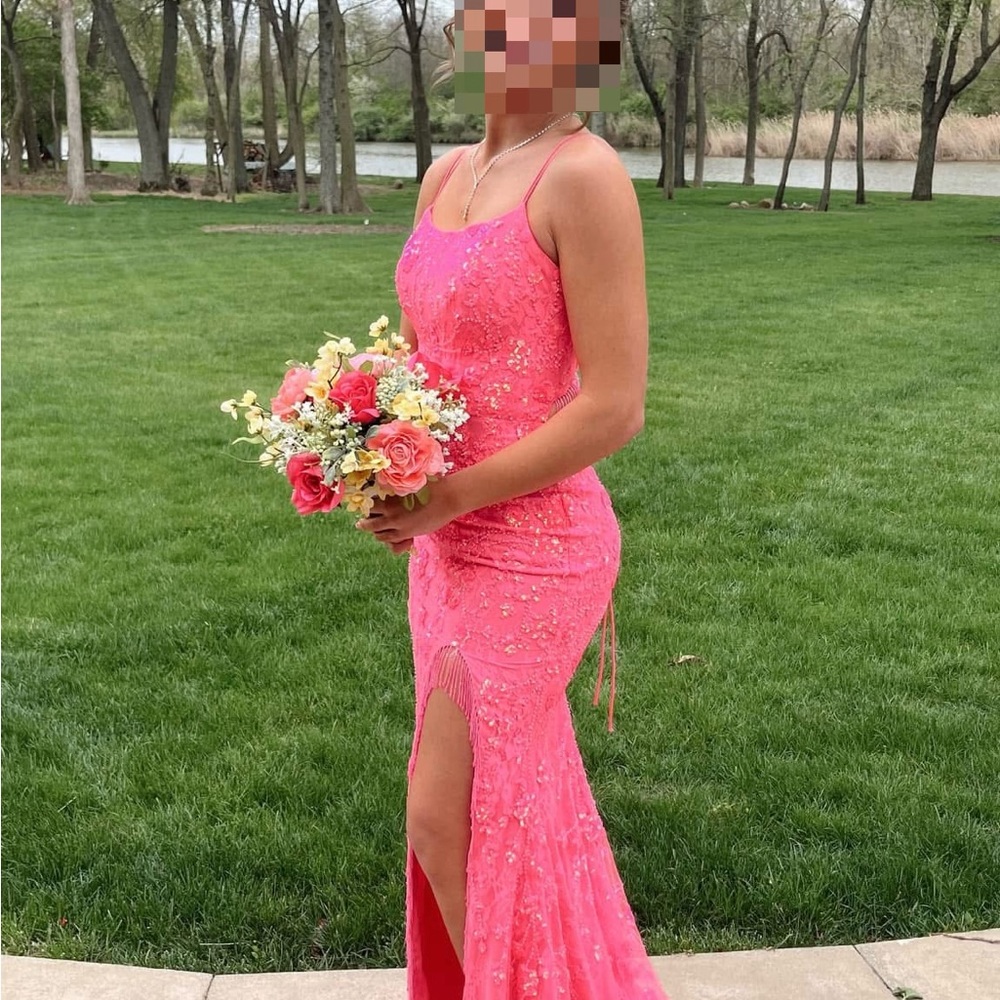 Chic Pink Prom Dress with Elegant Silhouette